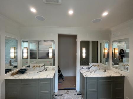 How Can Custom Mirrors Change the Look and Feel of a Bathroom?
