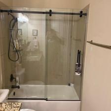 Sliding-Shower-Doors-for-Tight-Spaces 1