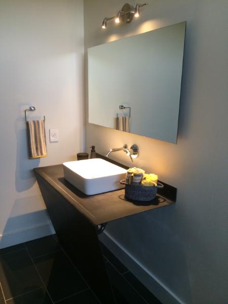 How to Find the Best Bathroom Mirror